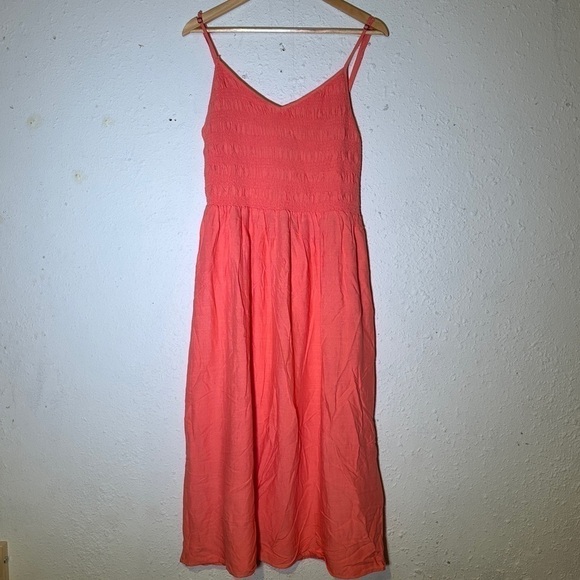 Wild Fable Smocked V-Neck Sleeveless Midi Dress Size Medium Women - Picture 2 of 13